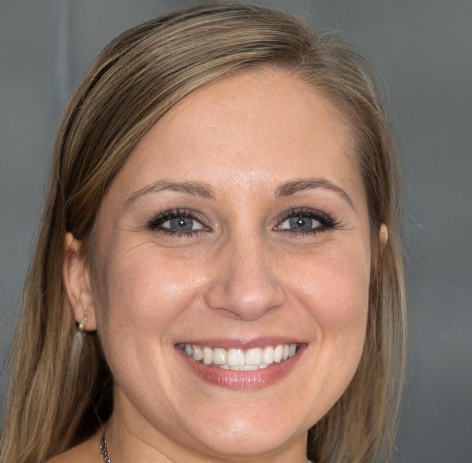Senior budget analyst specializing in digital advertising performance